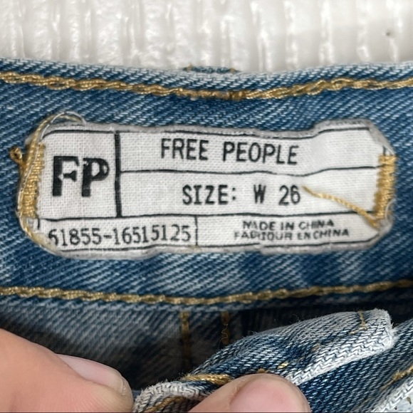 FREE PEOPLE Lace Trim Light Wash Denim Shorts, Size 26 - Picture 10 of 15